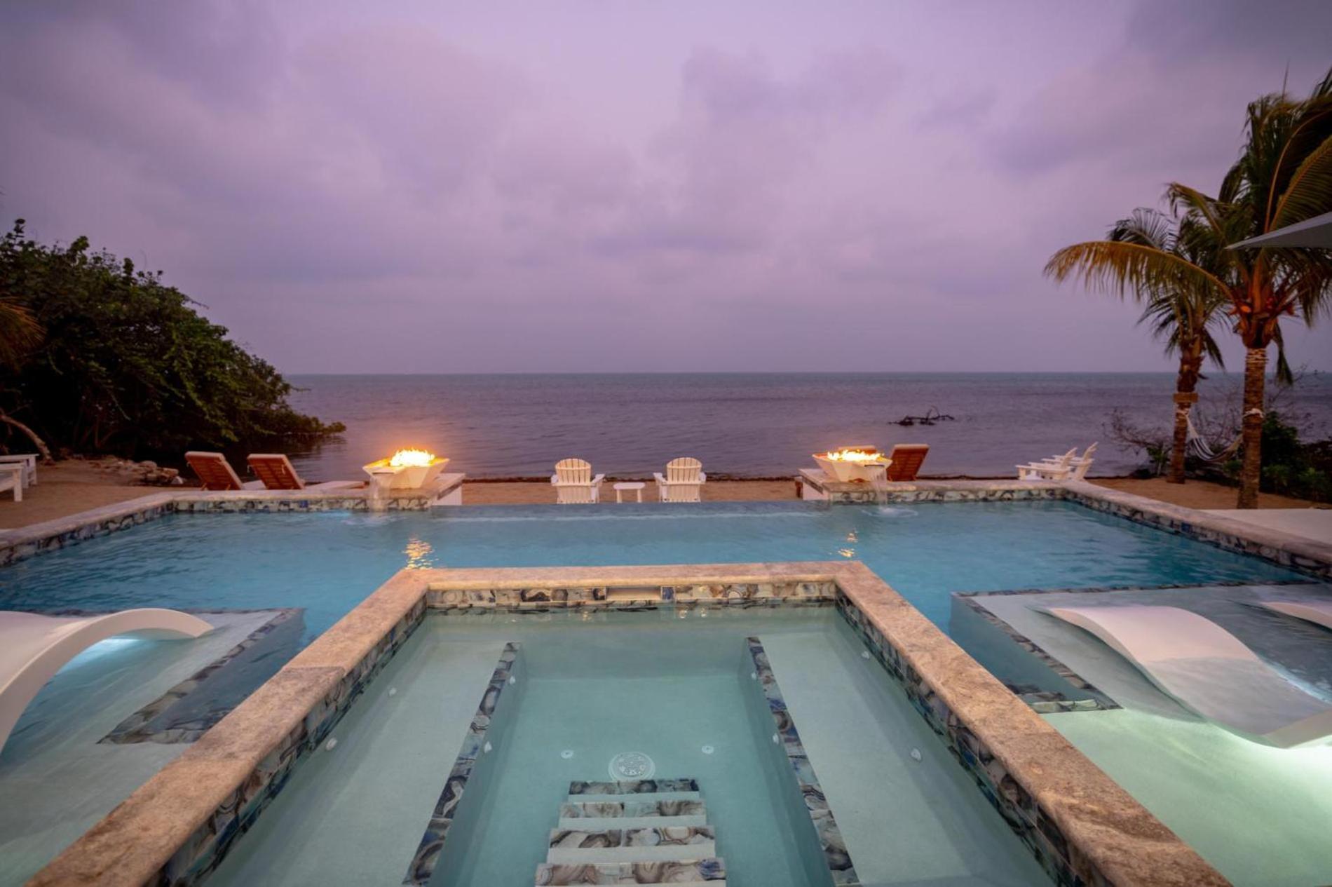 Spacious 4-Bed Villa In Placencia Village W Pool Exteriér fotografie