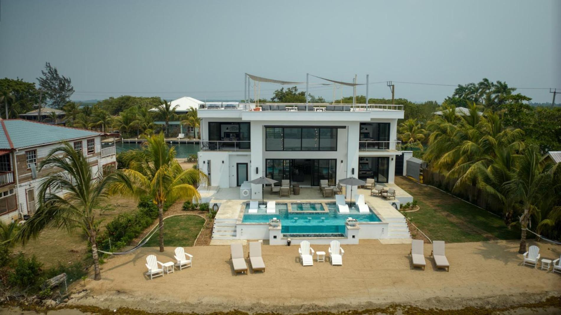 Spacious 4-Bed Villa In Placencia Village W Pool Exteriér fotografie