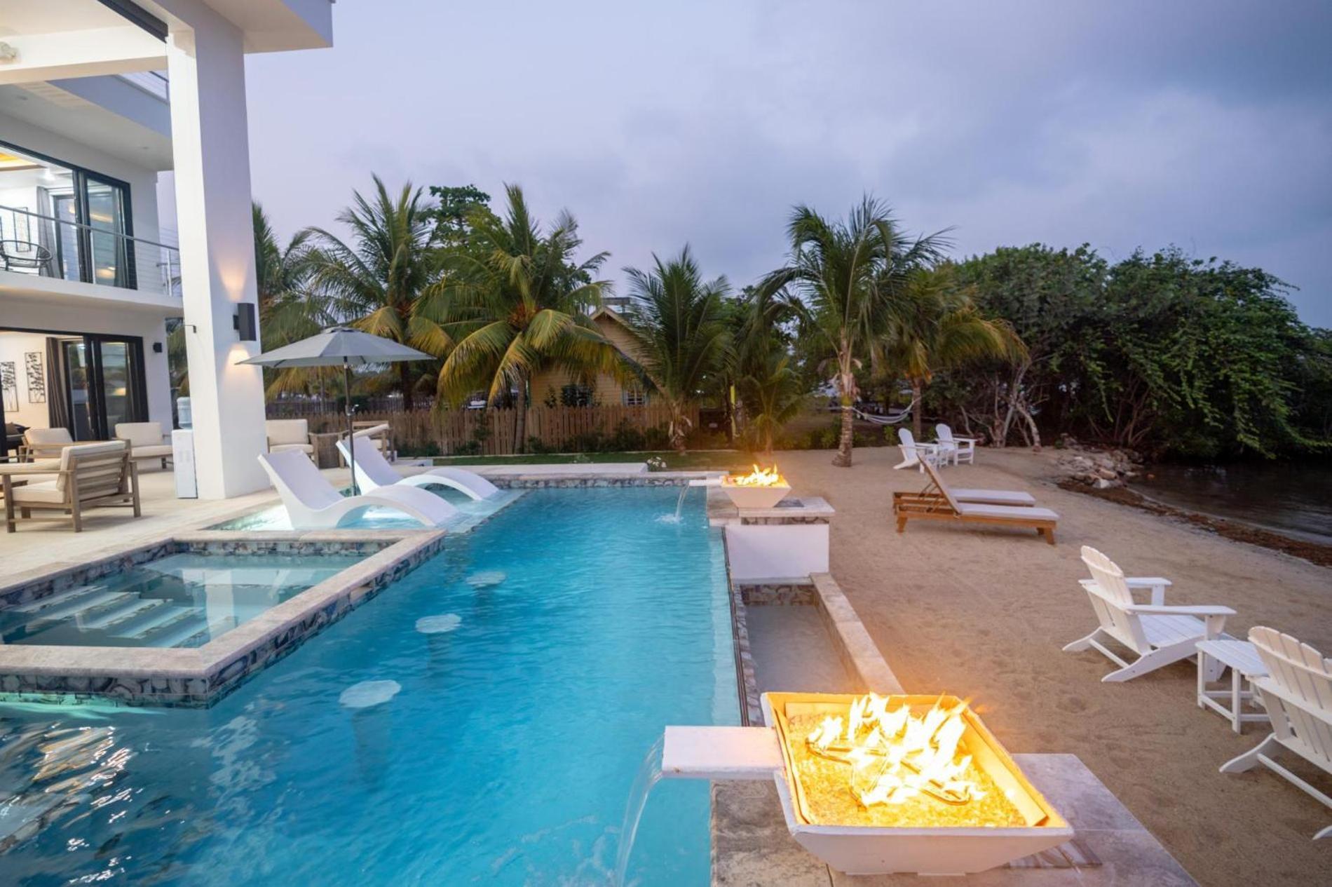 Spacious 4-Bed Villa In Placencia Village W Pool Exteriér fotografie
