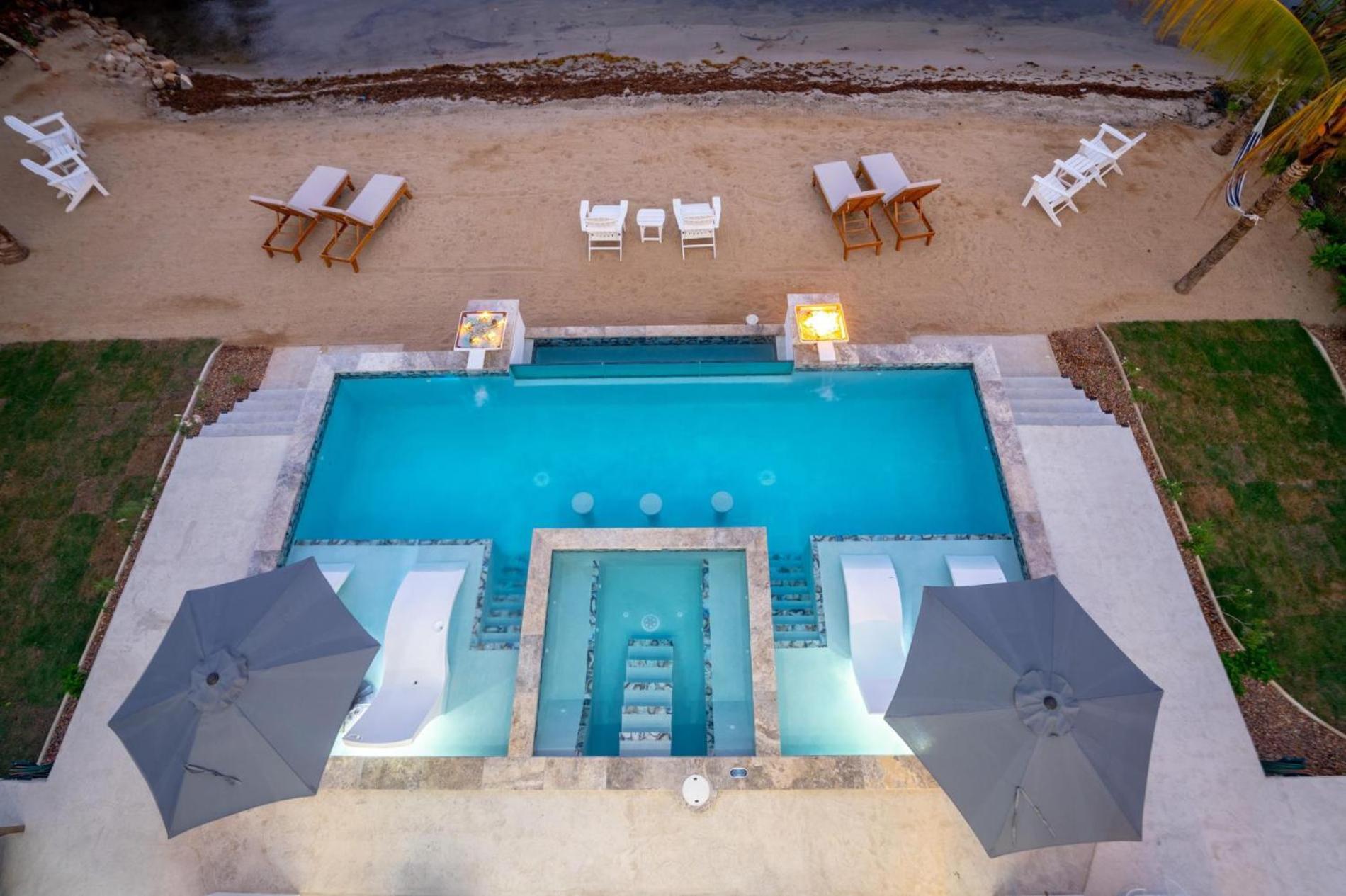 Spacious 4-Bed Villa In Placencia Village W Pool Exteriér fotografie