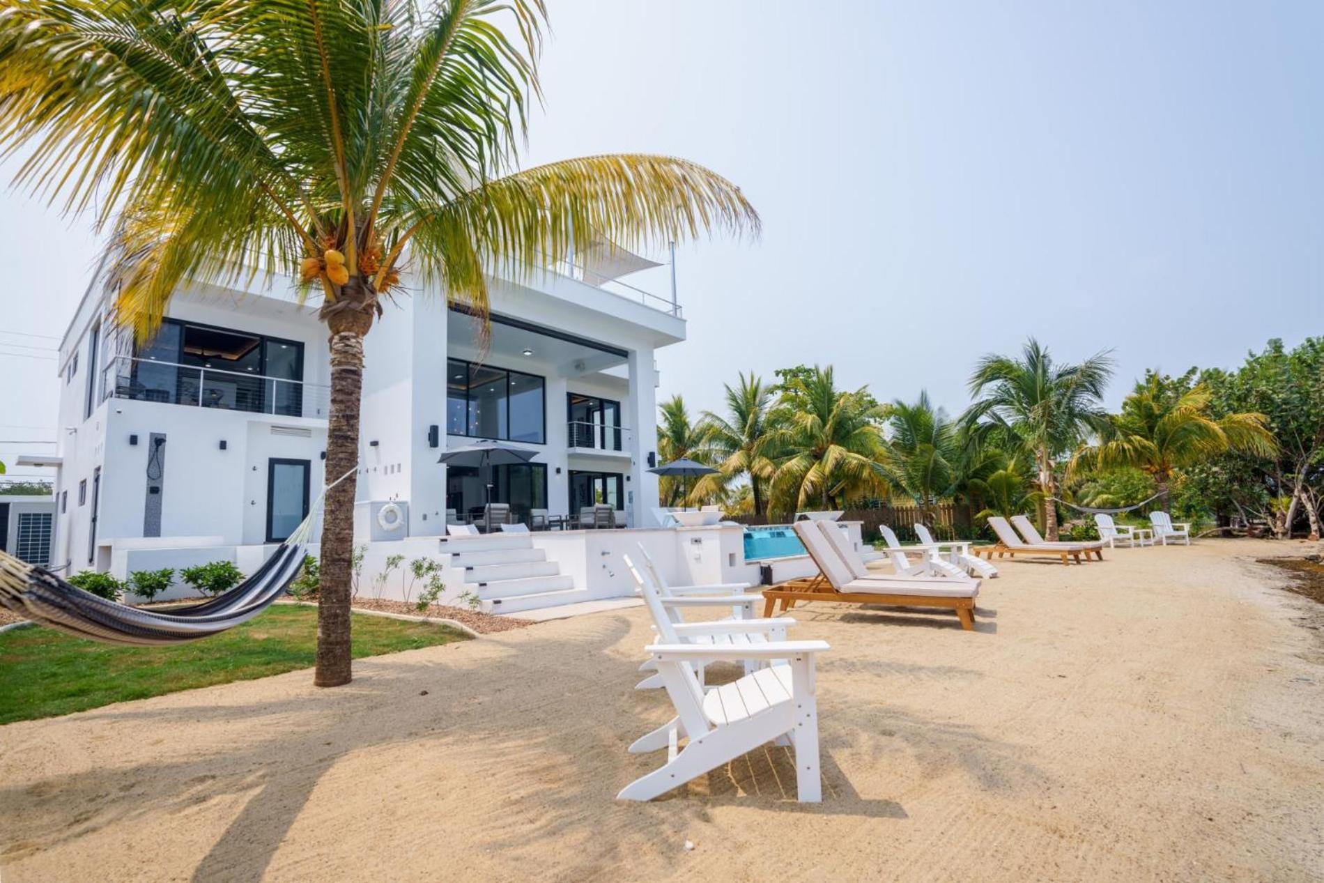 Spacious 4-Bed Villa In Placencia Village W Pool Exteriér fotografie