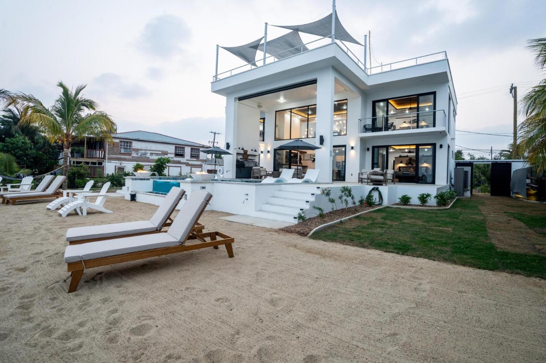 Spacious 4-Bed Villa In Placencia Village W Pool Exteriér fotografie