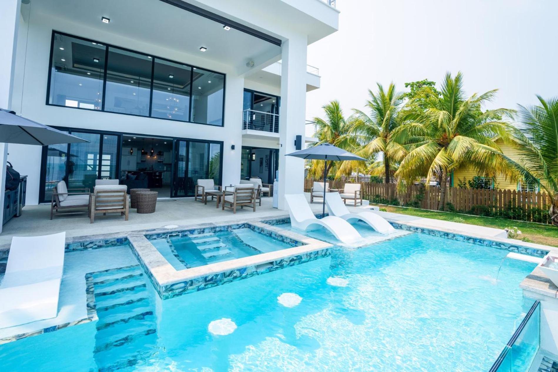 Spacious 4-Bed Villa In Placencia Village W Pool Exteriér fotografie